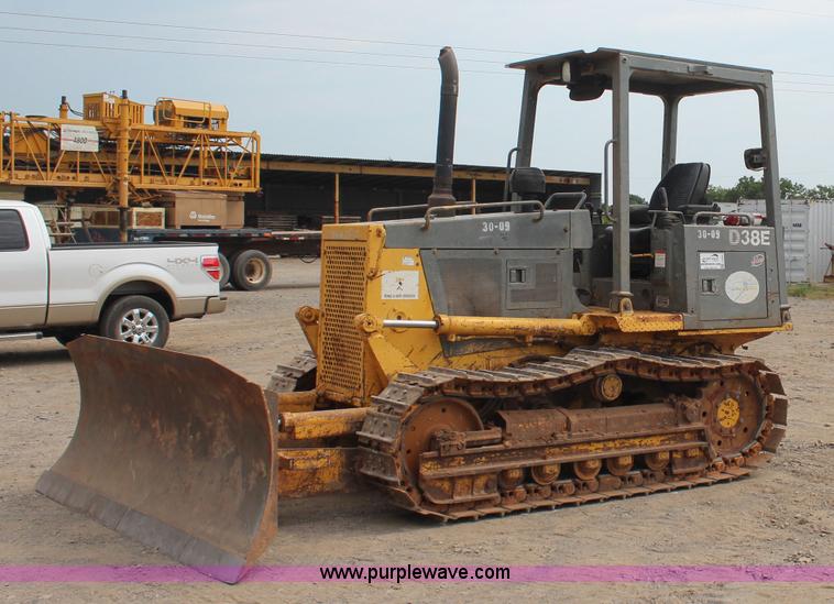 image for item J4455 2000 Komatsu D38E-1 dozer
