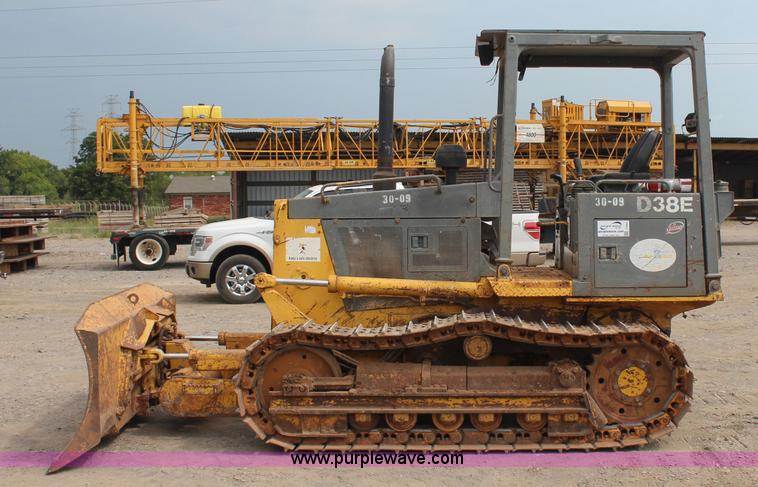 image for item J4455 2000 Komatsu D38E-1 dozer