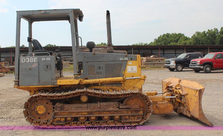 image for item J4455 2000 Komatsu D38E-1 dozer