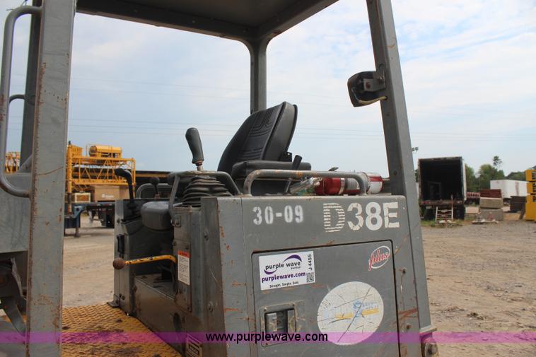 image for item J4455 2000 Komatsu D38E-1 dozer