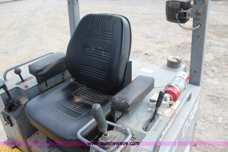 image for item J4455 2000 Komatsu D38E-1 dozer