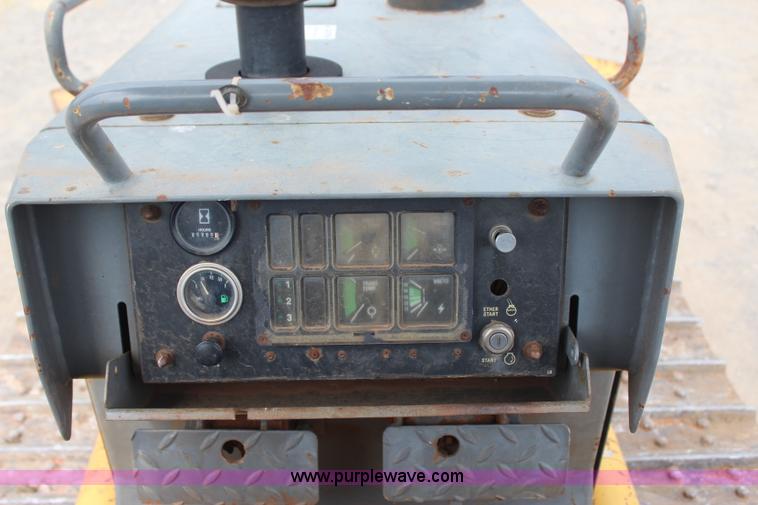 image for item J4455 2000 Komatsu D38E-1 dozer