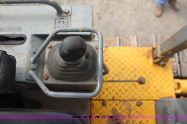 image for item J4455 2000 Komatsu D38E-1 dozer