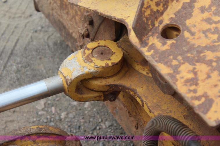 image for item J4455 2000 Komatsu D38E-1 dozer