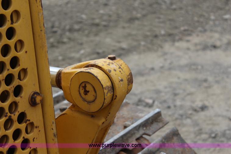image for item J4455 2000 Komatsu D38E-1 dozer