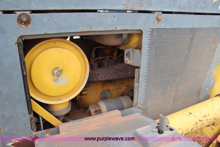 image for item J4455 2000 Komatsu D38E-1 dozer