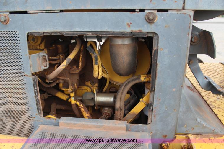 image for item J4455 2000 Komatsu D38E-1 dozer
