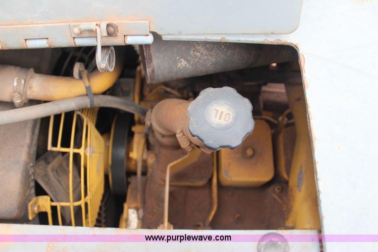 image for item J4455 2000 Komatsu D38E-1 dozer