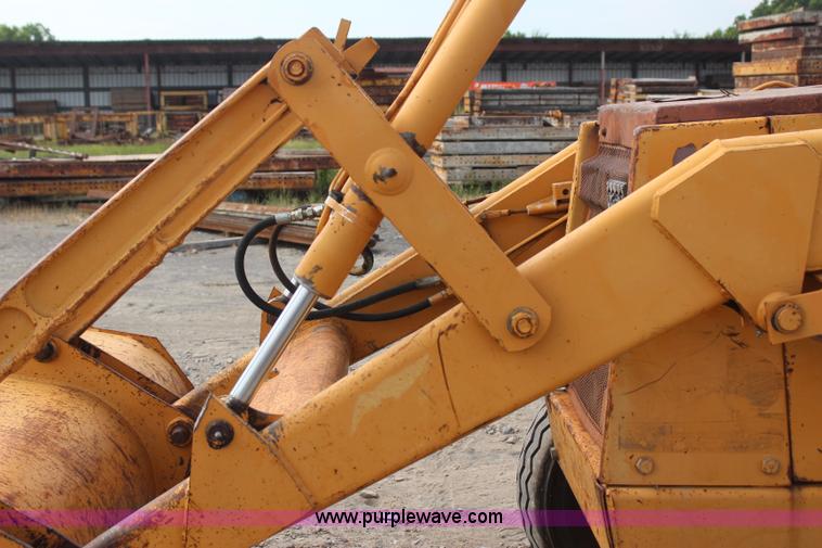 image for item J4456 1993 Case 480F LL landscape loader