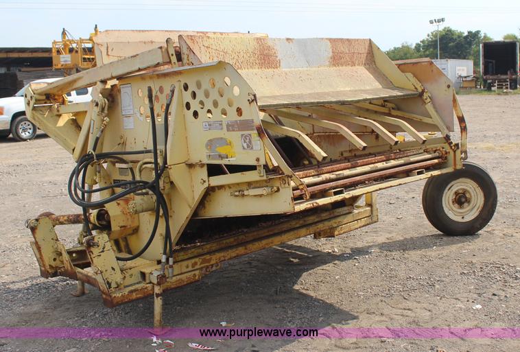 HayBuster 256 straw blower in Muskogee, OK Item J4457 sold Purple Wave