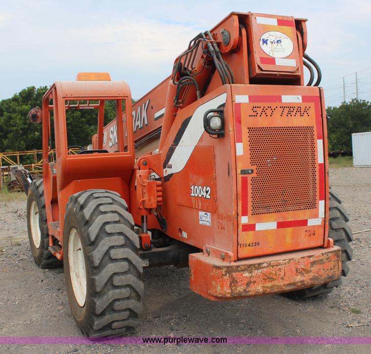 image for item J4458 2004 Sky Trak 10042 telehandler