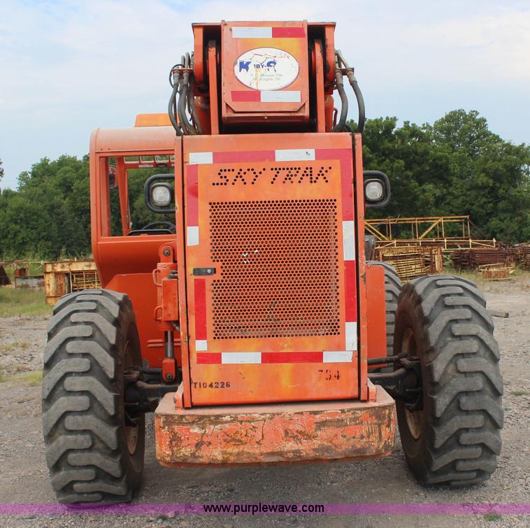 image for item J4458 2004 Sky Trak 10042 telehandler