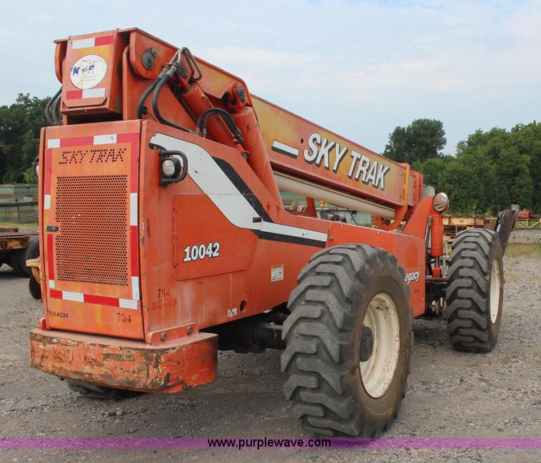 image for item J4458 2004 Sky Trak 10042 telehandler