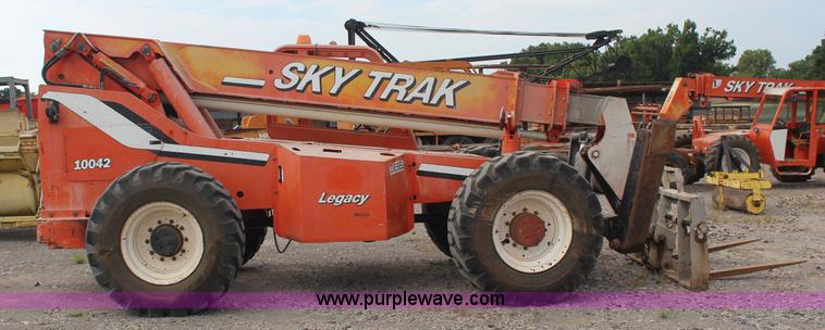 image for item J4458 2004 Sky Trak 10042 telehandler
