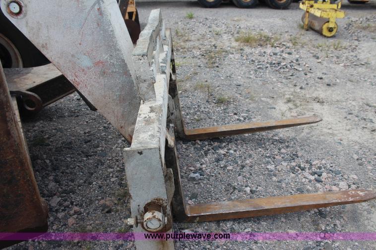 image for item J4458 2004 Sky Trak 10042 telehandler