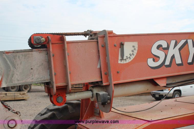 image for item J4458 2004 Sky Trak 10042 telehandler