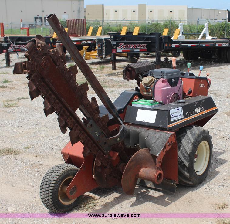 image for item J4461 2002 Ditch Witch 1820H trencher