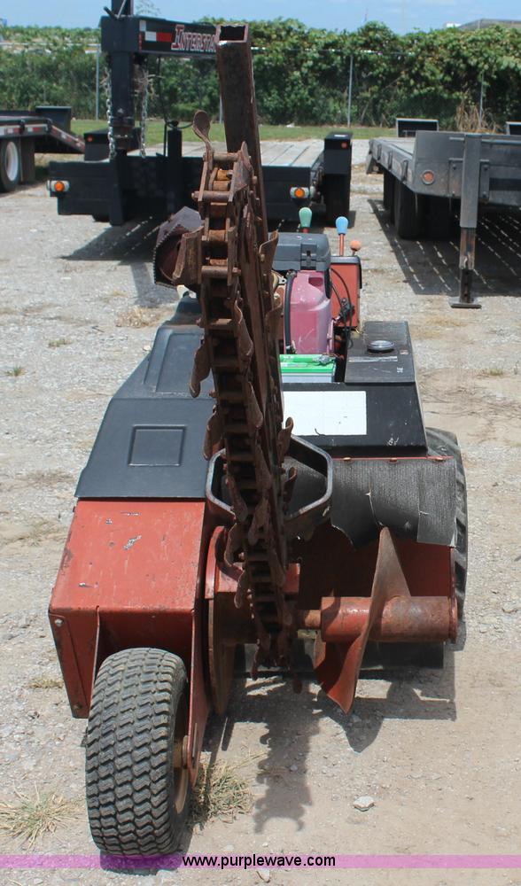 image for item J4461 2002 Ditch Witch 1820H trencher