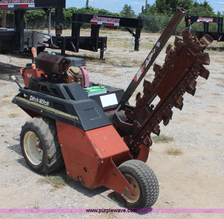 image for item J4461 2002 Ditch Witch 1820H trencher
