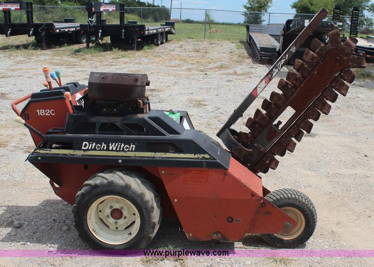 image for item J4461 2002 Ditch Witch 1820H trencher