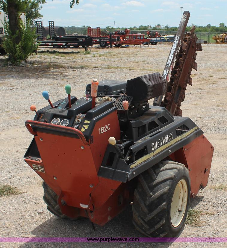 image for item J4461 2002 Ditch Witch 1820H trencher