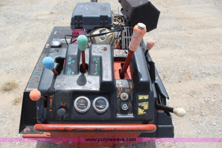 image for item J4461 2002 Ditch Witch 1820H trencher