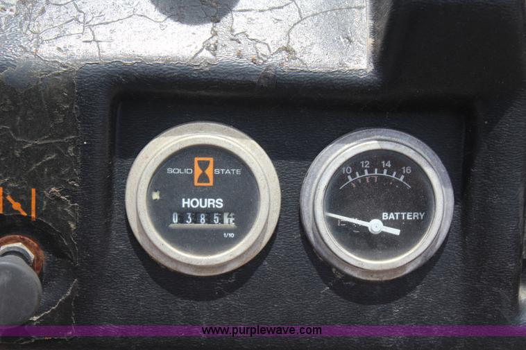 image for item J4461 2002 Ditch Witch 1820H trencher