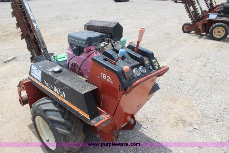 image for item J4461 2002 Ditch Witch 1820H trencher