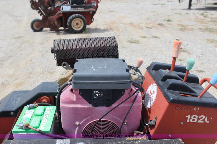 image for item J4461 2002 Ditch Witch 1820H trencher