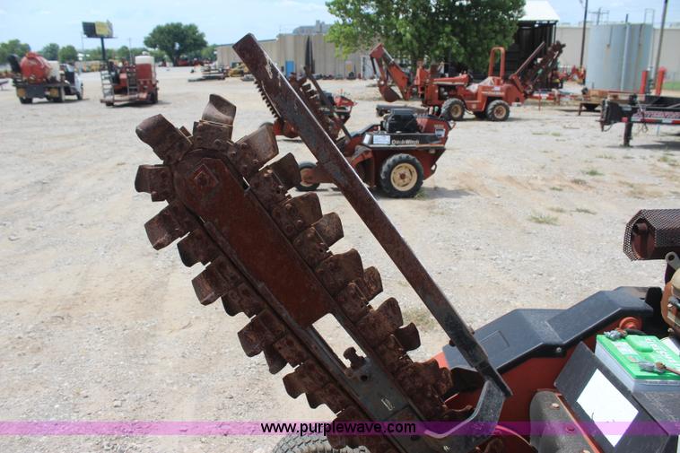 image for item J4461 2002 Ditch Witch 1820H trencher