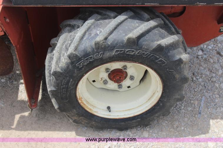 image for item J4461 2002 Ditch Witch 1820H trencher