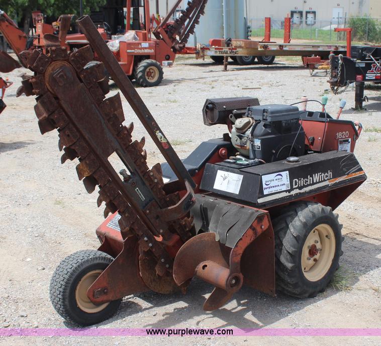 image for item J4462 2000 Ditch Witch 1820 trencher