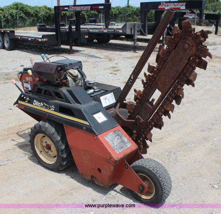 image for item J4462 2000 Ditch Witch 1820 trencher
