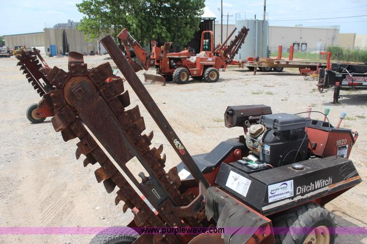image for item J4462 2000 Ditch Witch 1820 trencher