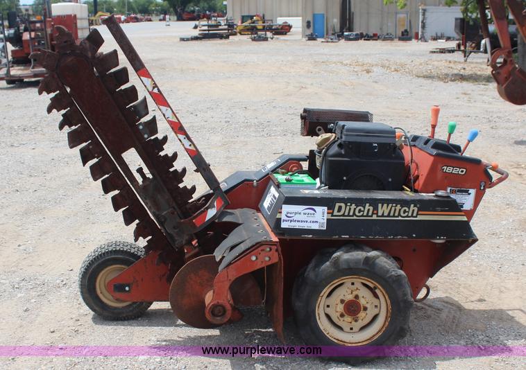 image for item J4463 1994 Ditch Witch 1820 trencher