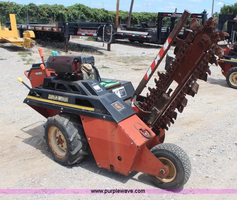 image for item J4463 1994 Ditch Witch 1820 trencher