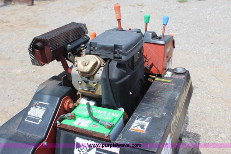 image for item J4463 1994 Ditch Witch 1820 trencher
