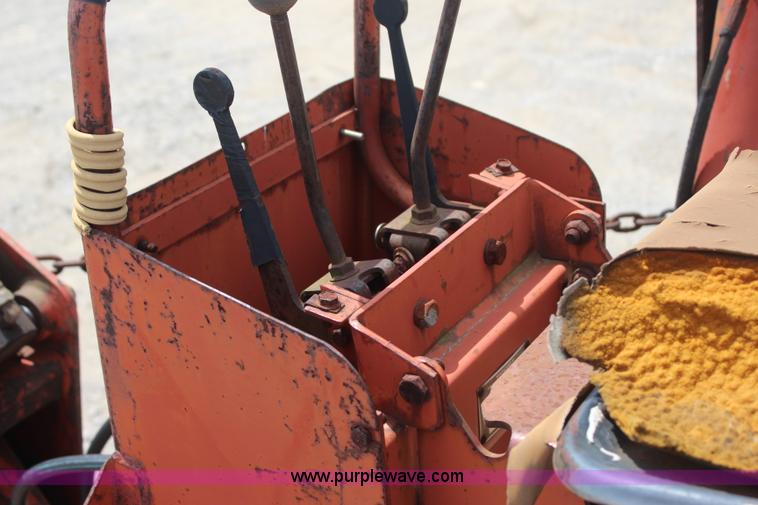 image for item J4465 1994 Ditch Witch 5110 trencher