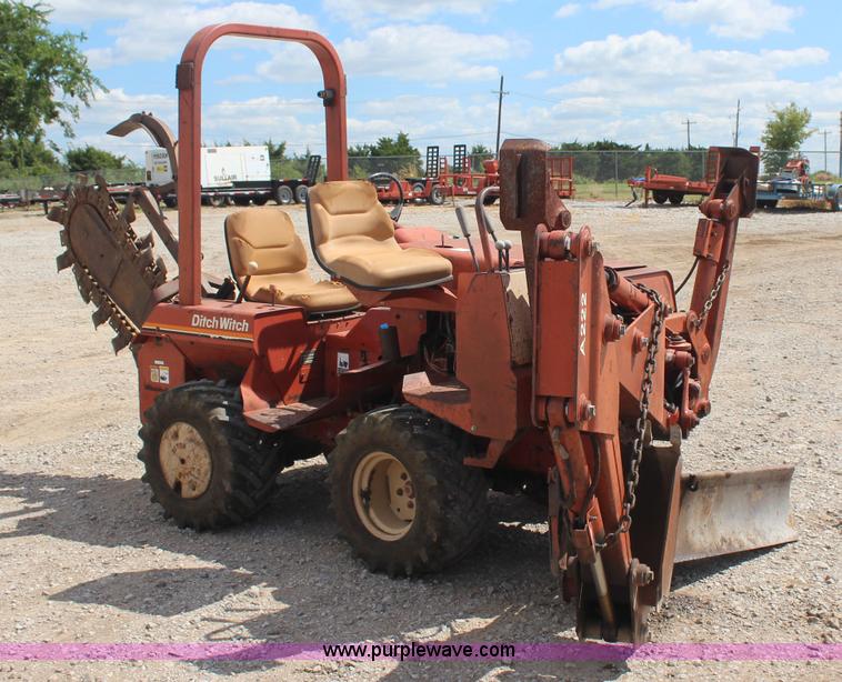 image for item J4466 1989 Ditch Witch 2310DD trencher