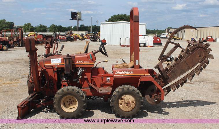 image for item J4466 1989 Ditch Witch 2310DD trencher