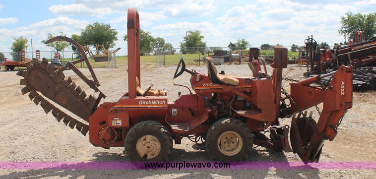 image for item J4466 1989 Ditch Witch 2310DD trencher