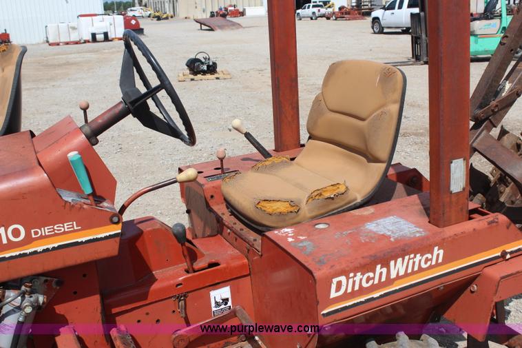 image for item J4466 1989 Ditch Witch 2310DD trencher