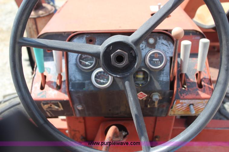 image for item J4466 1989 Ditch Witch 2310DD trencher