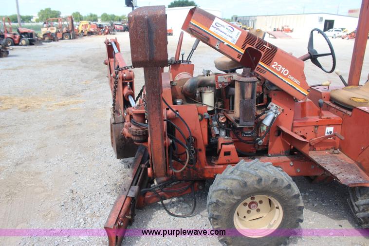 image for item J4466 1989 Ditch Witch 2310DD trencher