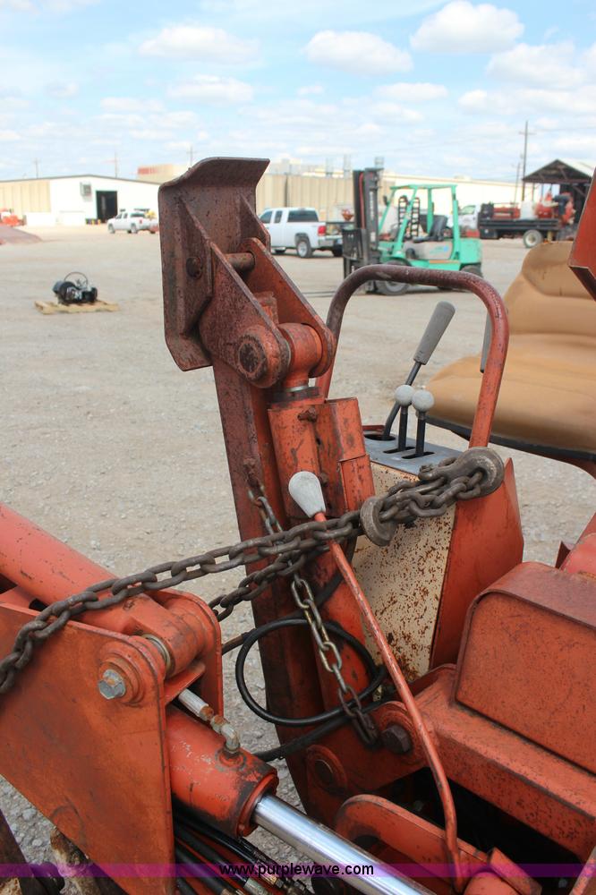 image for item J4466 1989 Ditch Witch 2310DD trencher