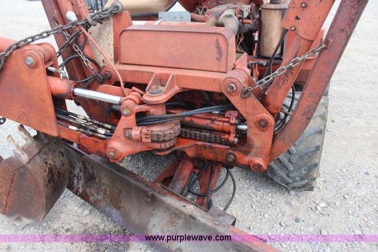 image for item J4466 1989 Ditch Witch 2310DD trencher