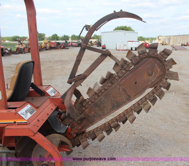 image for item J4466 1989 Ditch Witch 2310DD trencher