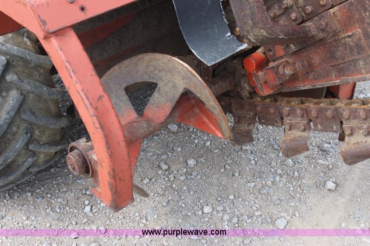 image for item J4466 1989 Ditch Witch 2310DD trencher