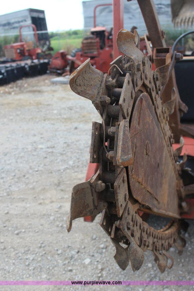 image for item J4466 1989 Ditch Witch 2310DD trencher