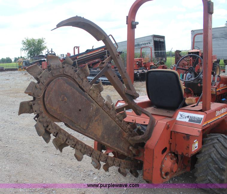 image for item J4466 1989 Ditch Witch 2310DD trencher